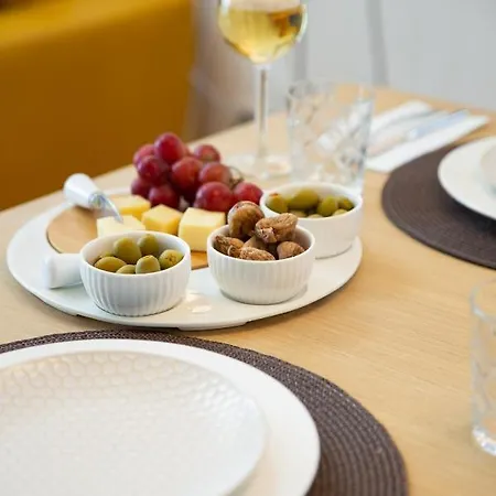 Ola Luxury Apartment *