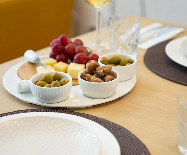 Ola Luxury Apartment *