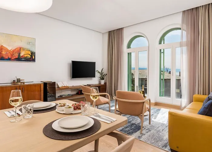 Ola Luxury Apartment *