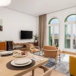 Ola Luxury Apartment *